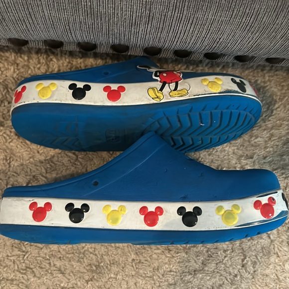Crocs Blue Mickey Mouse Slippers Kids 2 - Picture 5 of 6